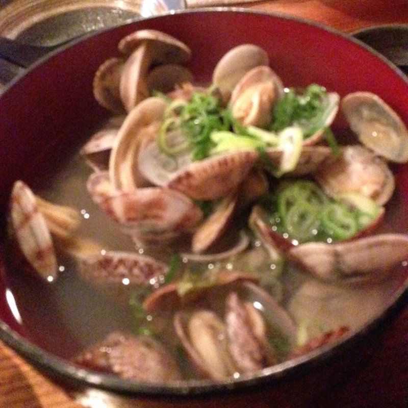 てんこもりのあさりの酒蒸し(串まる )