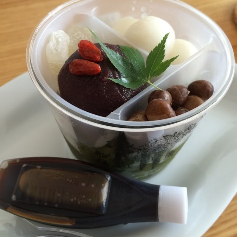 くずもち入白玉あんみつ(船橋屋 エキュート日暮里店 )