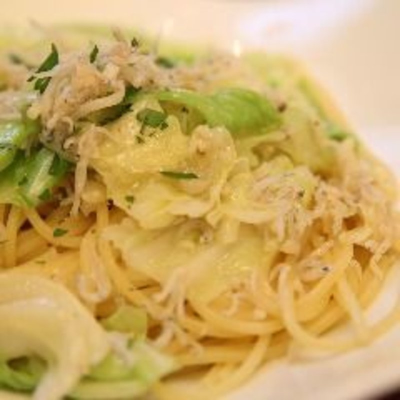 キャベツとしらすのアンチョビソースパスタ(イタリアンバル アクア )