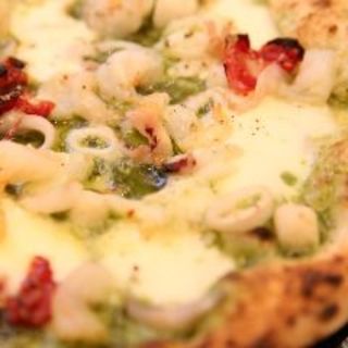 魚介とジェノベーゼのピザ(イタリアンバル アクア )