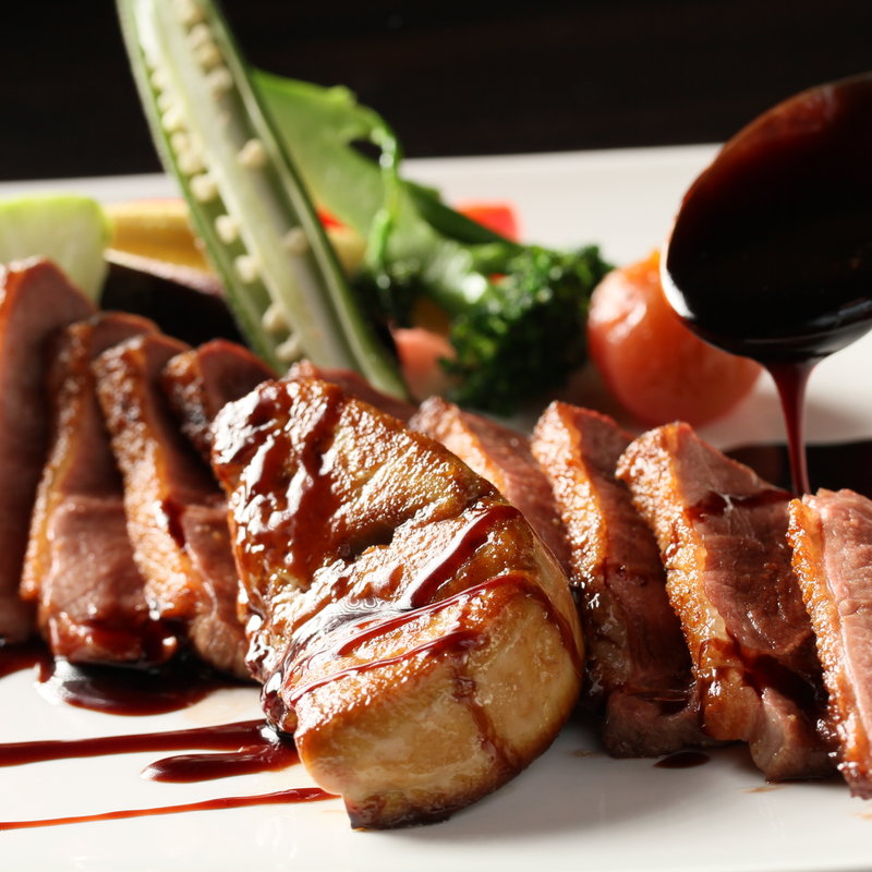 フランス産鴨胸肉と一枚フォアグラのロースト(Bistro Ginsai)
