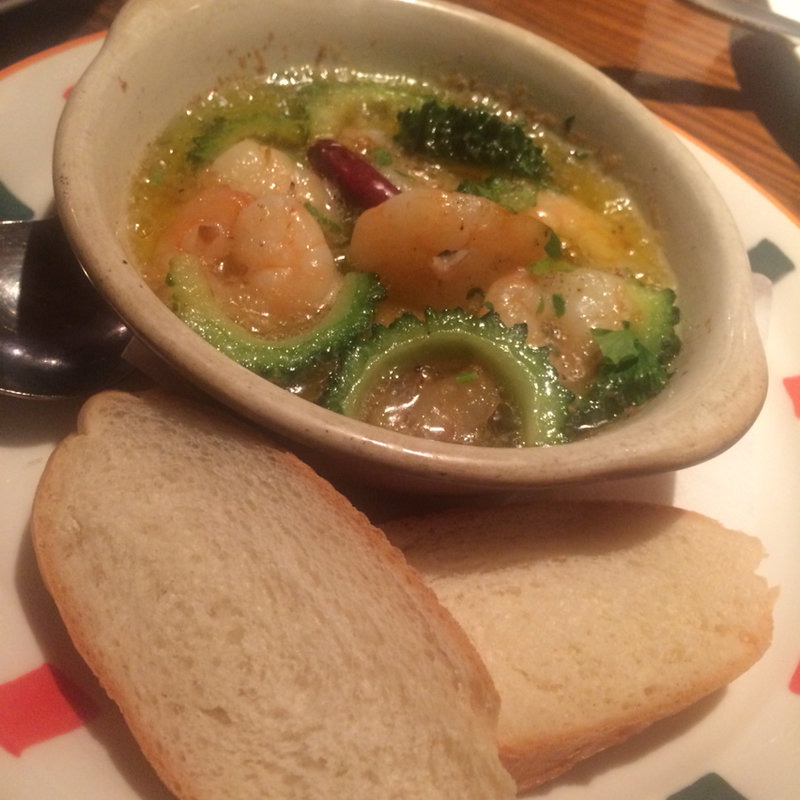 海老とゴーヤのアヒージョ(ラ・ベファーナ 下北沢店 （LABEFANA）)