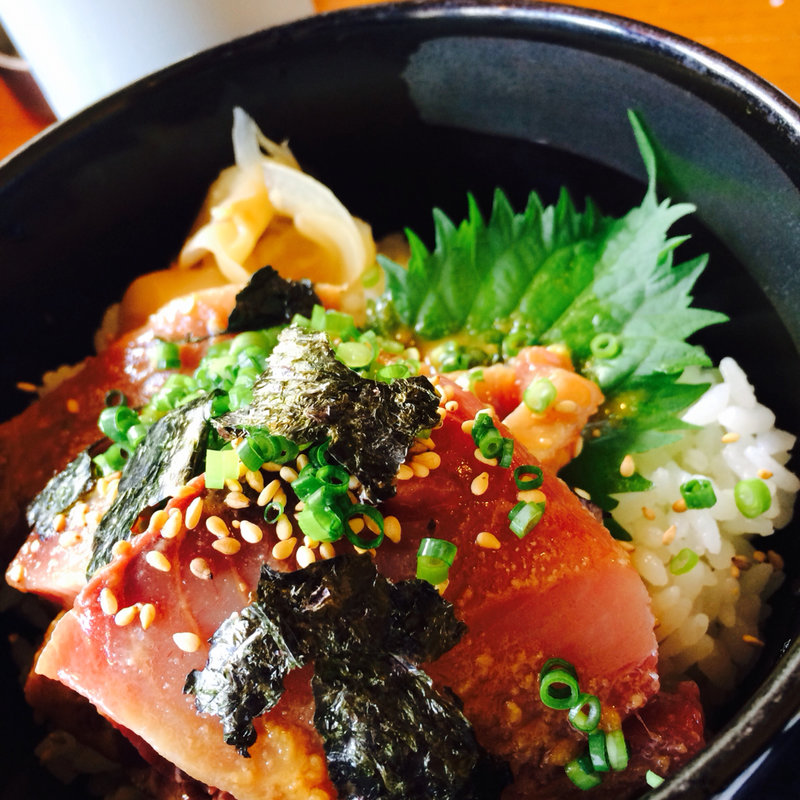 カツオゴマだれ丼(魚まみれ眞吉 原宿店)