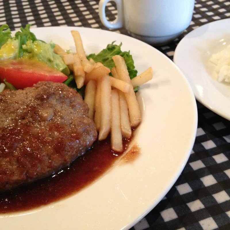 ハンバーグランチ（スープ付）(ガーブ ドレッシング （GARB DRESSING）)