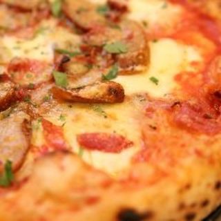サラミとチョリソーのピザ(イタリアンバル アクア )
