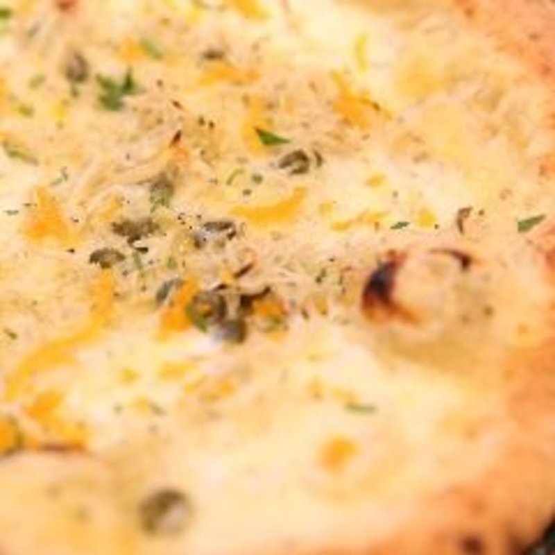 釜揚げしらすのピザ(イタリアンバル アクア )