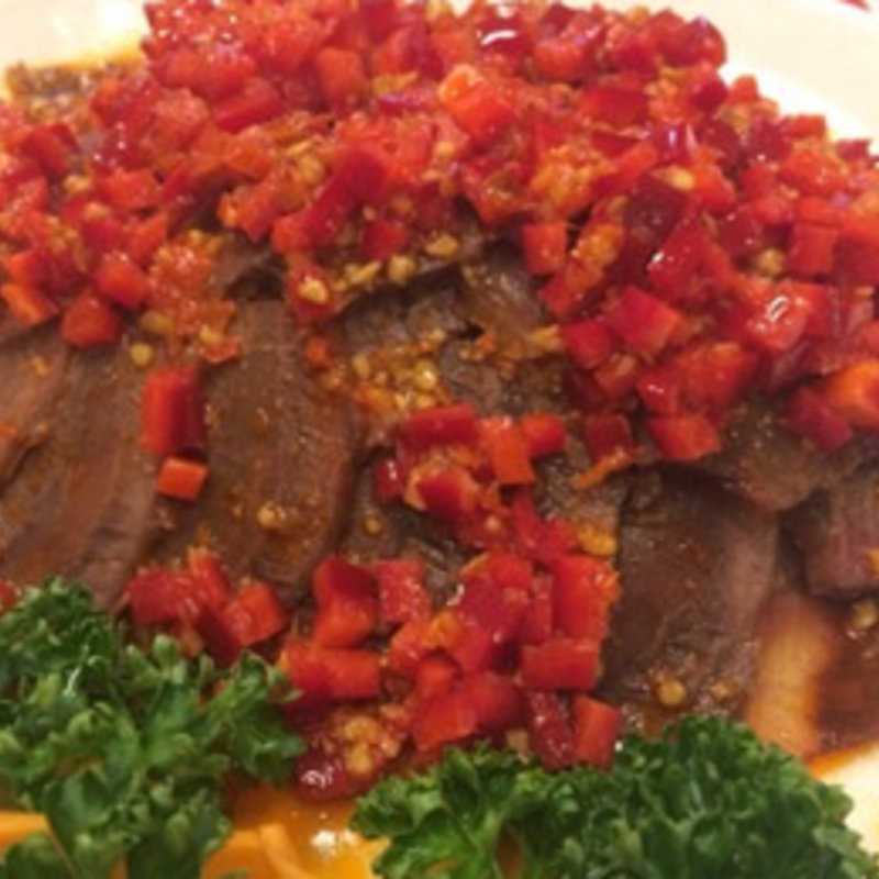  薄切り牛肉の辛味にんにくソース掛け(京華楼　中華街)