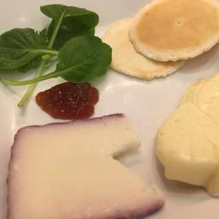 チーズ盛り合わせ(赤白 ホワイティ梅田店)