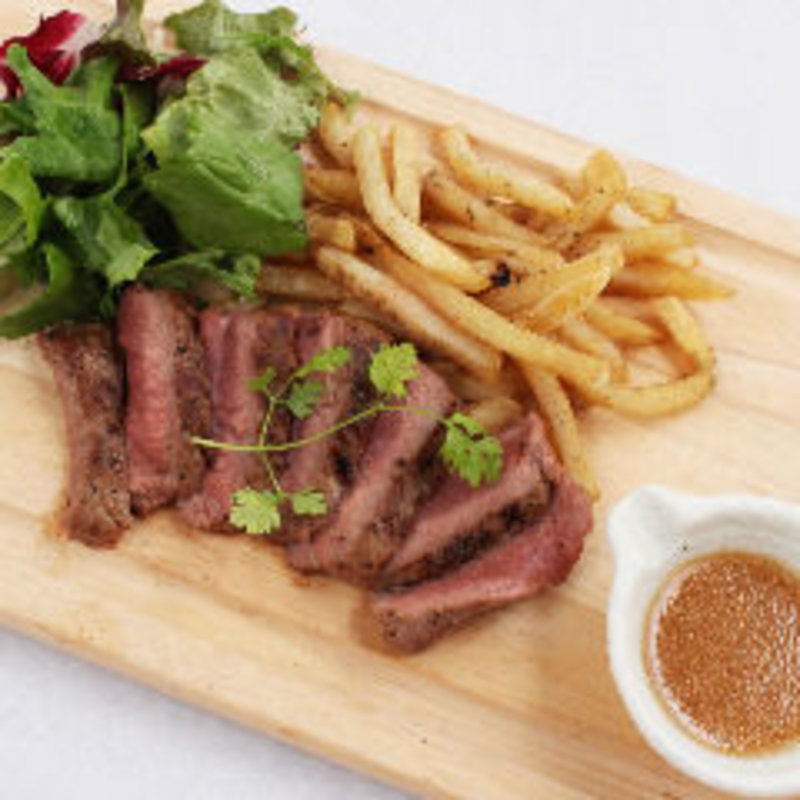 馬肉ステーキ(肉バル HACHIKU )