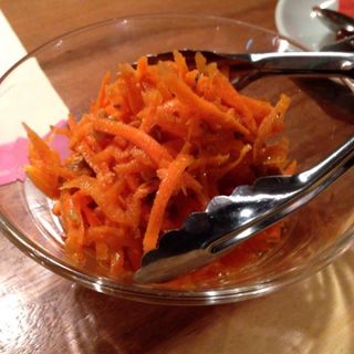 人参とクルミのサラダオレンジの香り(リカーリカ （Osteria Bar Ri.carica）)