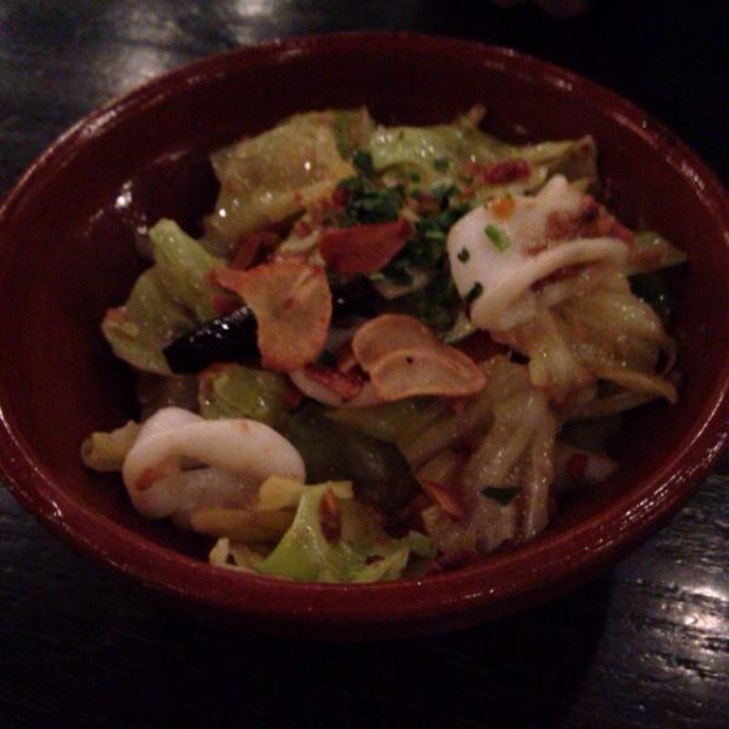 キャベツとヤリイカのアンチョビガーリックソテー(カフェ ラ・ボエム 世田谷 （Cafe La Boheme）)