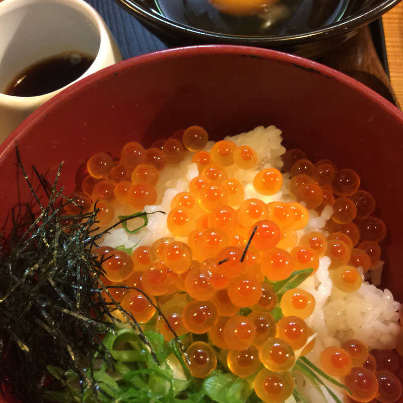 いくらたまごかけご飯(どうらく )