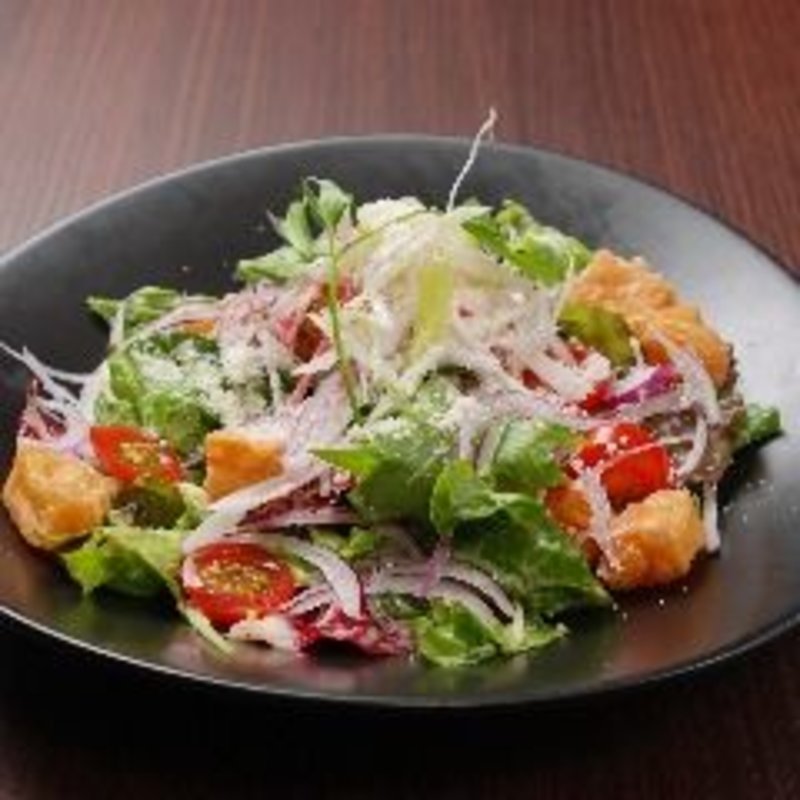 シーザーサラダ(肉バル HACHIKU )