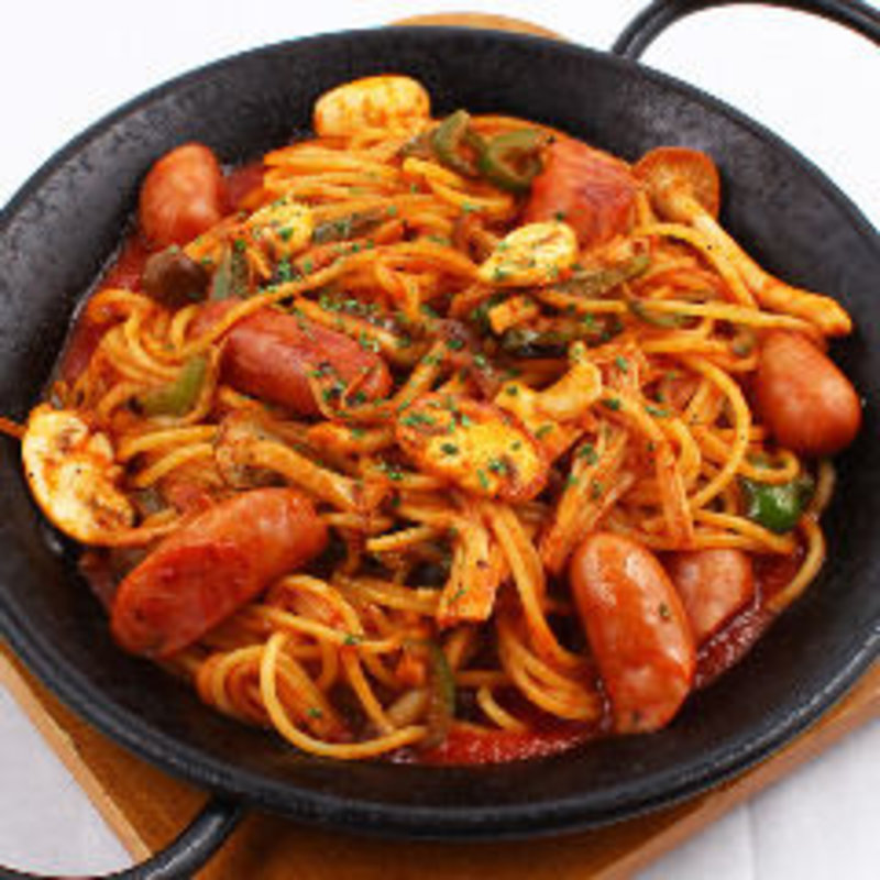 鉄板ナポリタン(肉バル HACHIKU )