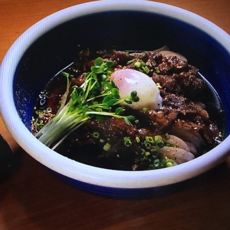 炙り黒毛和牛の温玉ぶっかけうどん(釜あげ饂飩 唐庵)