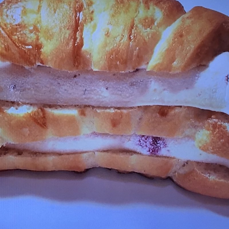 あいすパン（イチゴ）(べーかりーかふぇ伊勢屋)