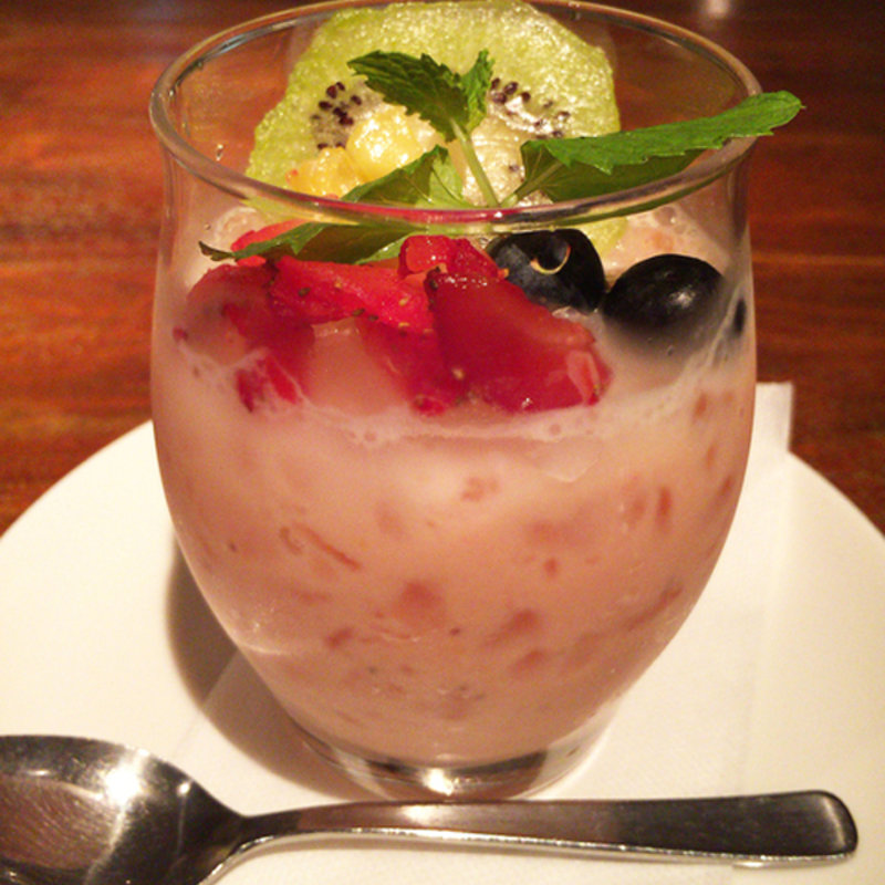 真夏のフルーツスムージー(カフェ アクイーユ 恵比寿)