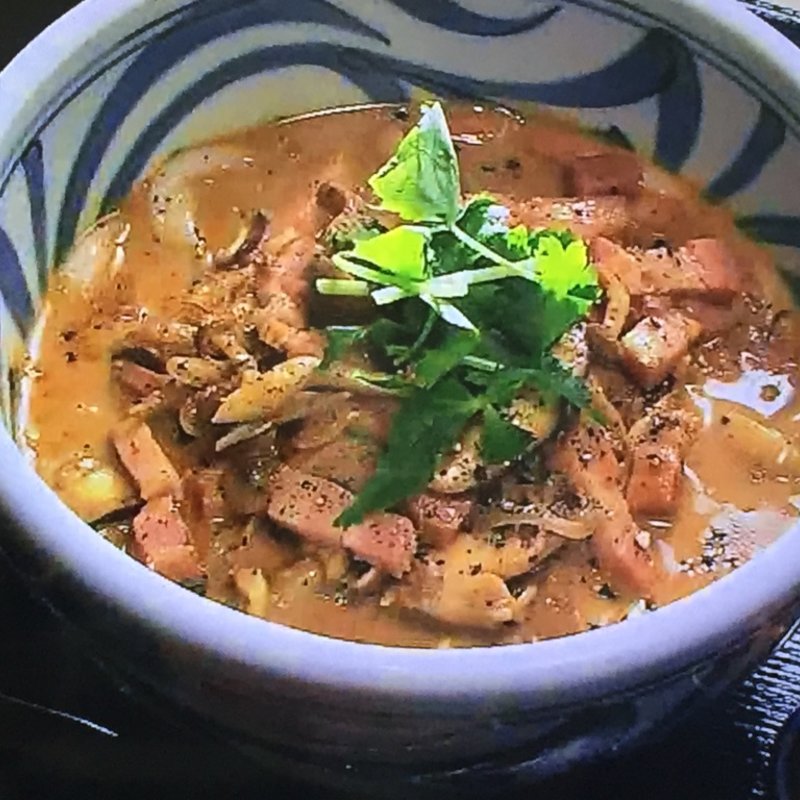 たっぷりきのことベーコンの白カレーうどん(釜あげ饂飩 唐庵)