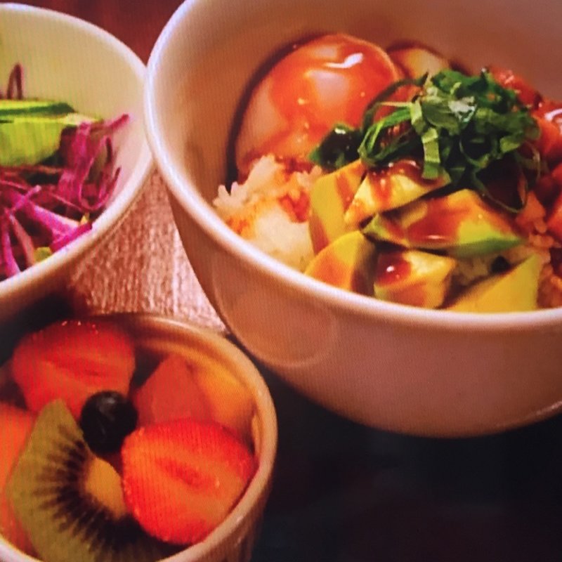 アボカドの照り焼きソース丼(山口果物 （ヤマグチクダモノ）)