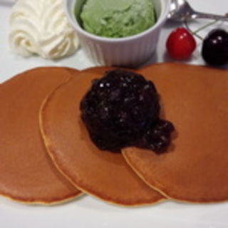焼立て三笠パンケーキ 特製餡とホイップクリーム 抹茶アイス添え【TV雑誌掲載多数】(文明堂カフェ （BUNMEIDO　CAFE）)