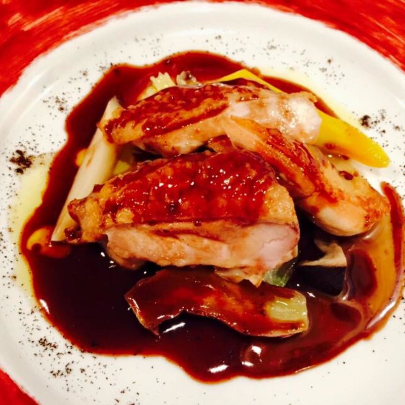 宮崎県産森林鶏モモ肉のロースト エスプレッソのソース(トラットリア ビコローレ ヨコハマ )