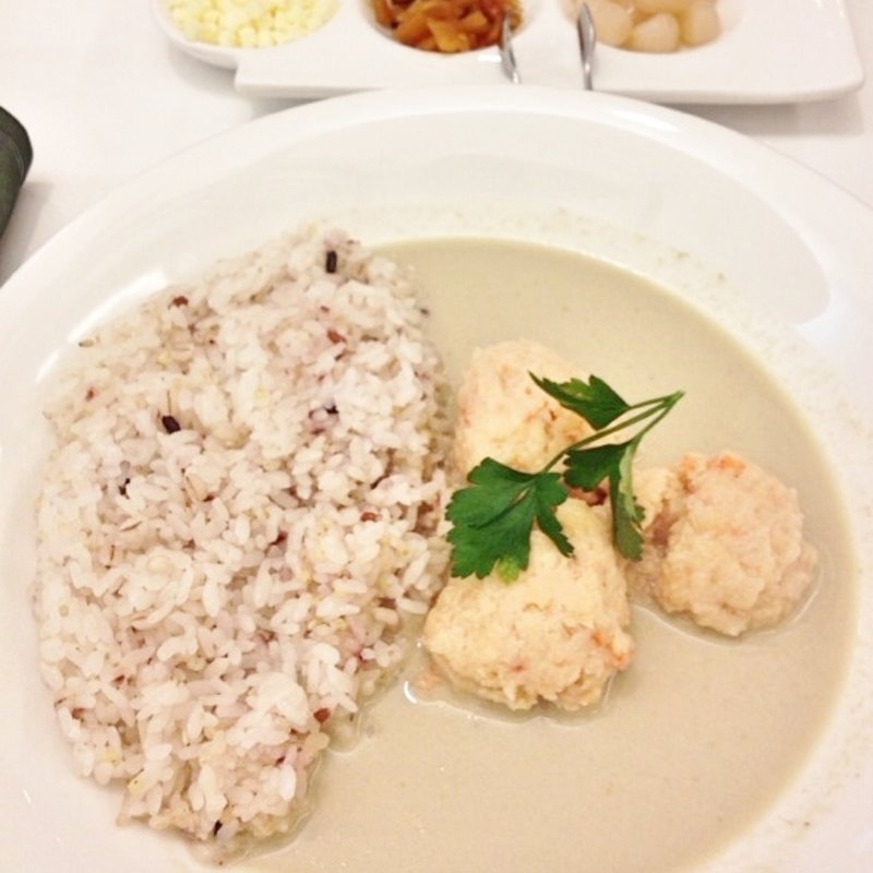 エビ団子のココナッツグリーンカレー（温製）(トップス 渋谷店)