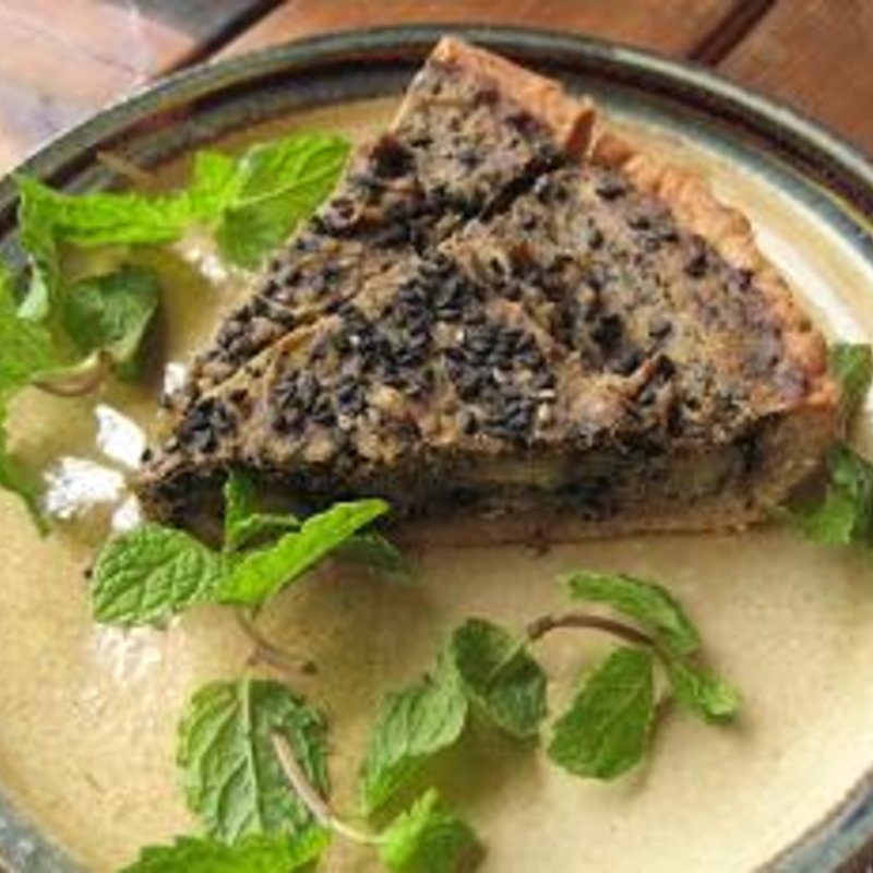 黒胡麻とさつま芋のタルト(あかり)