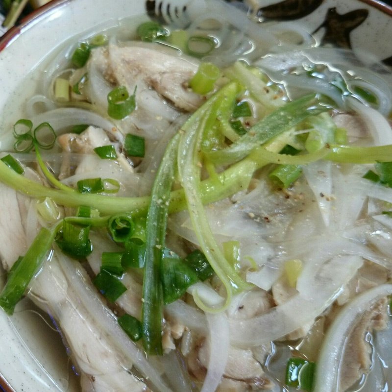 蒸し鶏のフォー(本場ベトナム料理 Sao （ホンバベトナムリョウリ サオ）)