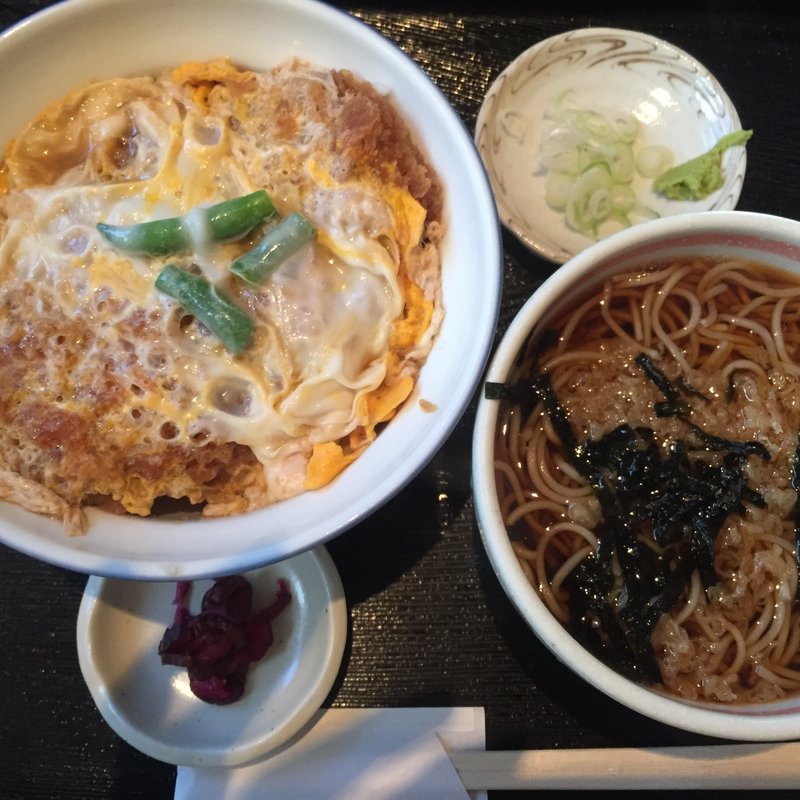 カツ煮丼とおそばのセット(す奈ば 東新宿店)