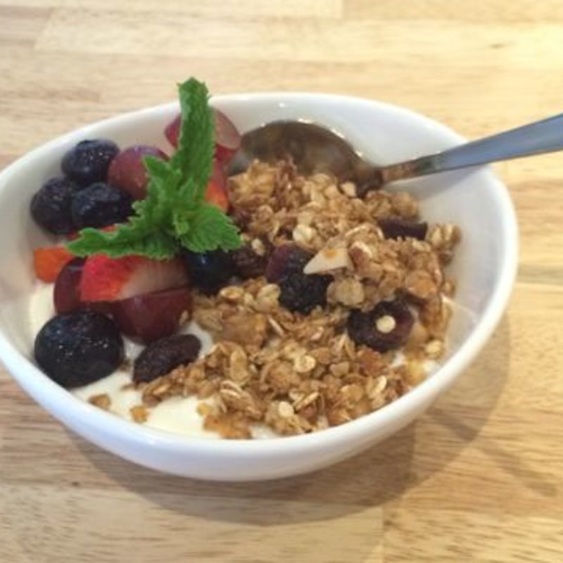 グラノーラ with フルーツ＆ヨーグルト(greed （グリード）)