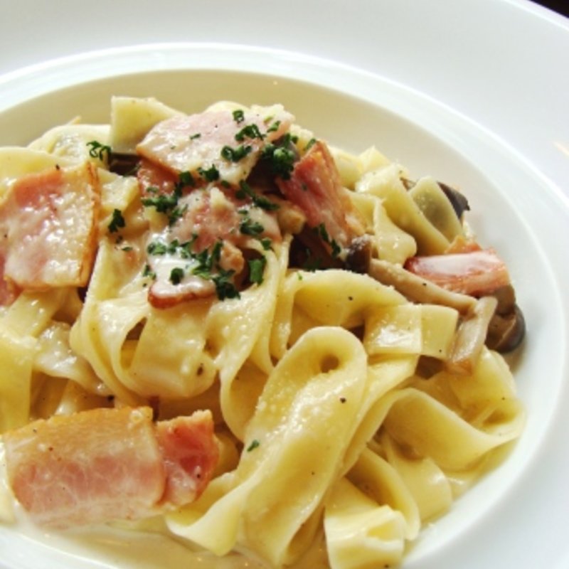 ベーコンとしめじのクリームパスタ(四川 御影店)