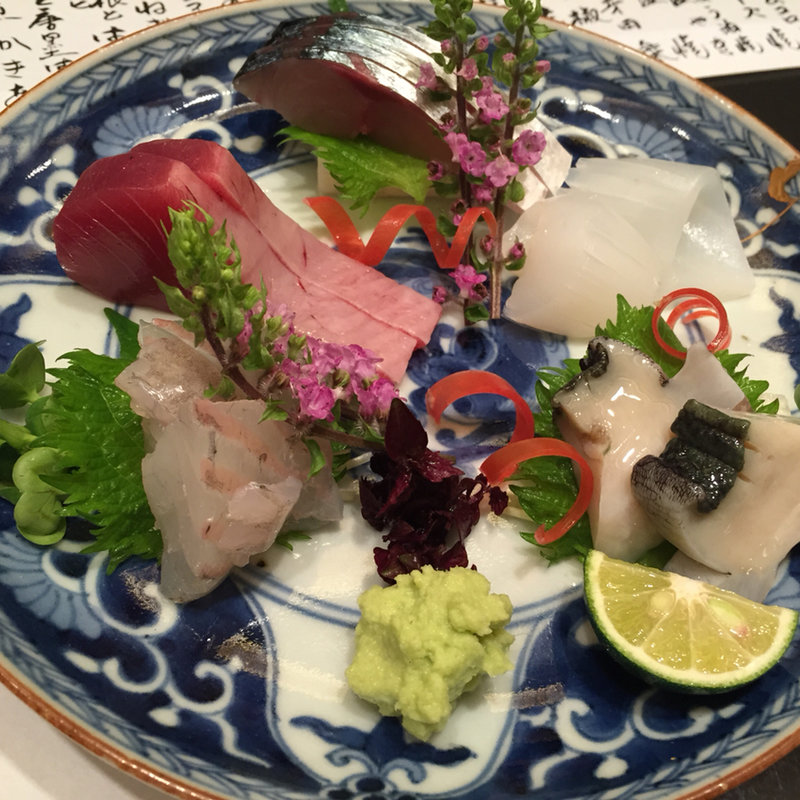 お造り盛り合わせ(さか本 （さかもと）)