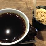 塩キャラメルアイスとコーヒー