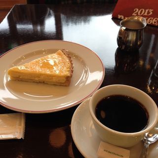 チーズケーキとコーヒー(ブラッスリー ラ クラス 横浜ランドマークプラザ店 （BRASSERIE LA CLASSE）)