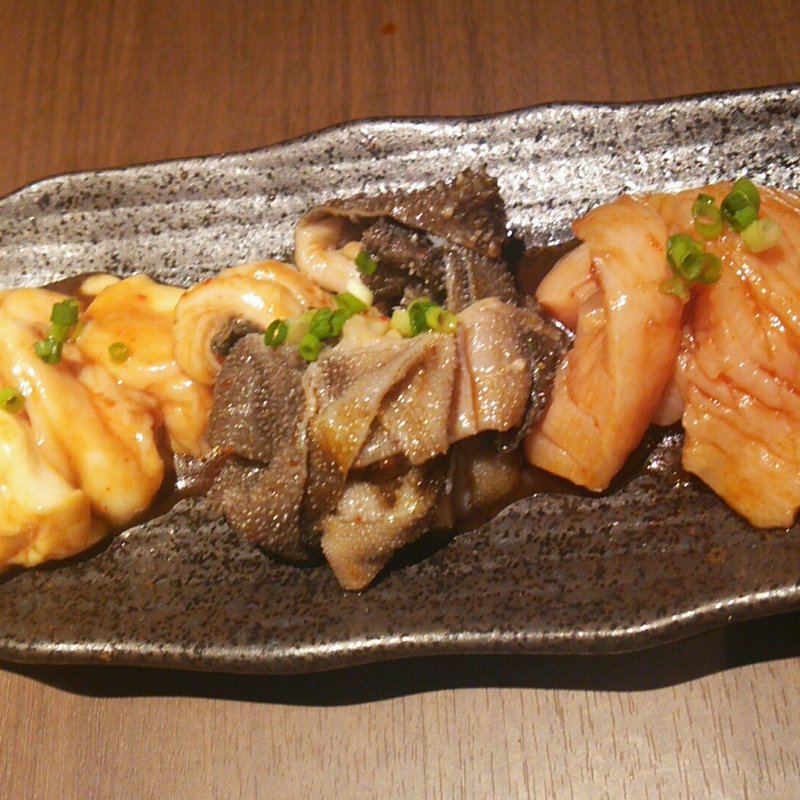 ホルモン三種盛(焼肉 暁風 （ヤキニク ギョウフウ）)