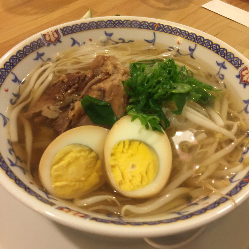 豚すね煮込みのっけ汁そば(ヨロズ食堂 )