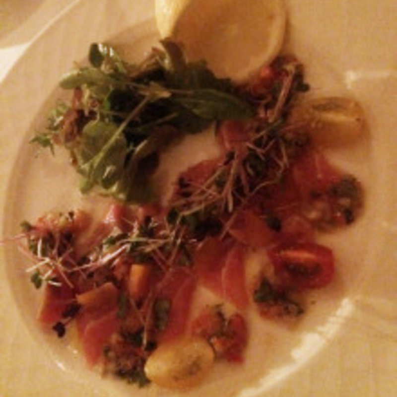 本まぐろのカルパッチョ 　香味野菜のソースとサルディーニャ産のカラスミ添え(イル・ムリーノ ニューヨーク)