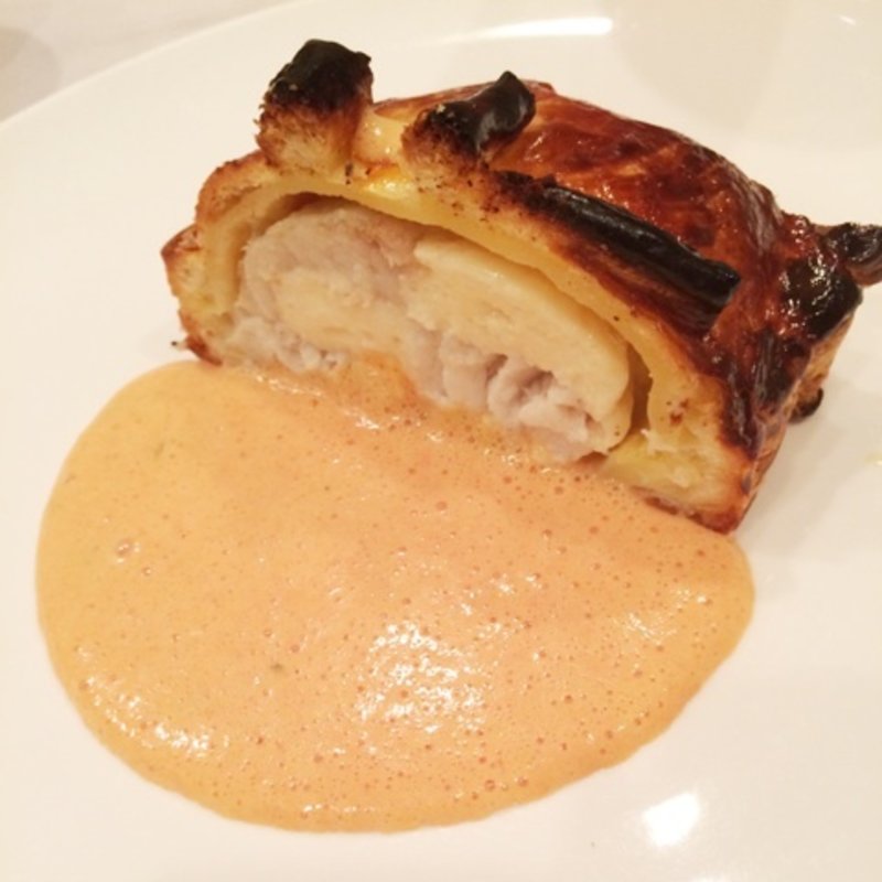 スズキのパイ包み　ソース・ショソン(OGINO （オギノ）)