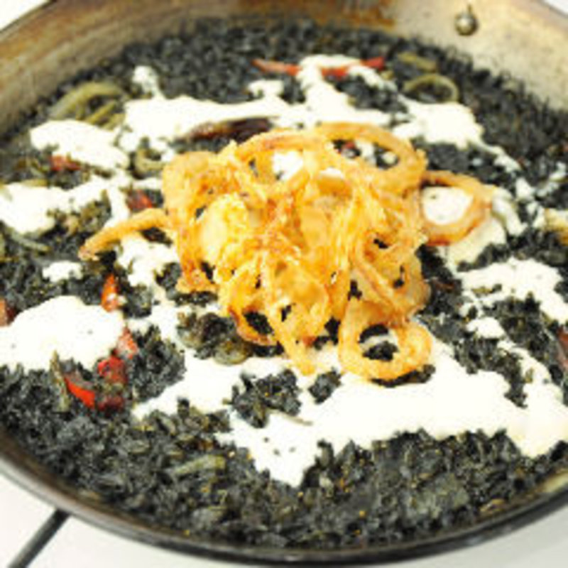 イカスミのパエージャ(千住バル　ricorico )