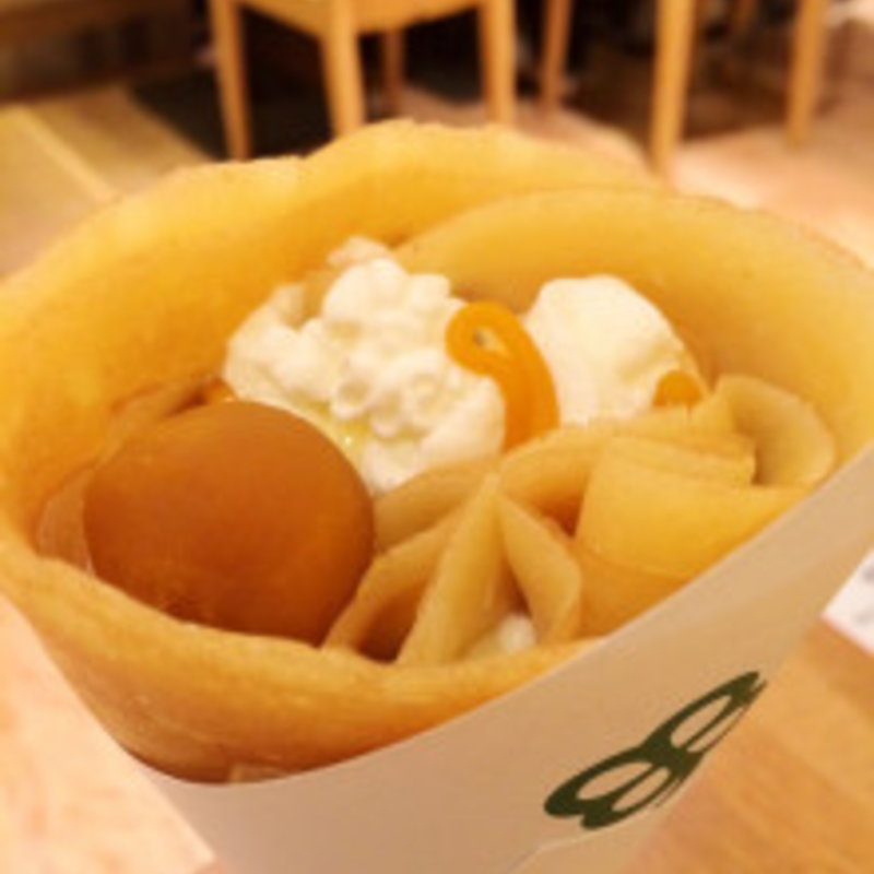 道産えびすかぼちゃとあずきのクレープ(ミルク＆パフェよつ葉ホワイトコージ)