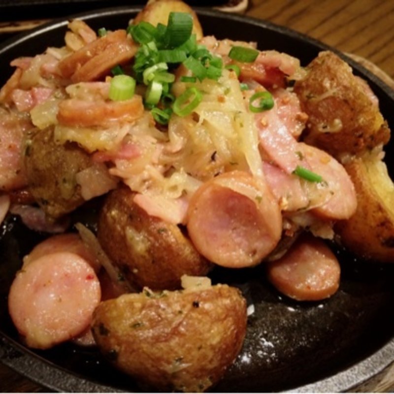ポテトとソーセージのガーリック炒め(ビヤホールライオン 銀座七丁目店 )