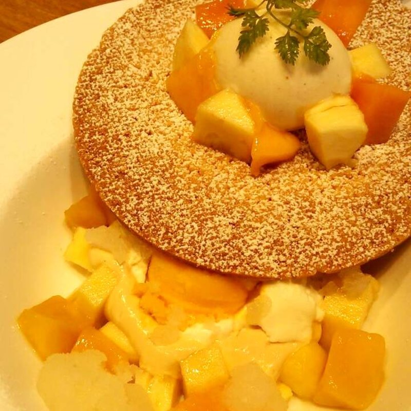 季節のタルト　マンゴー＆パイナップル(ラ テラス カフェ エ デセール （La Terrasse Cafe et dessert）)