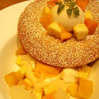 季節のタルト　マンゴー＆パイナップル(ラ テラス カフェ エ デセール （La Terrasse Cafe et dessert）)