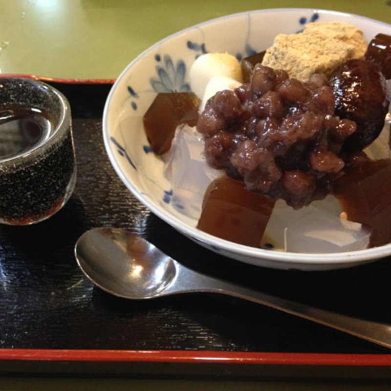 栗の渋皮煮とわらび餅入り特製あんみつ(梅園　河原町店)
