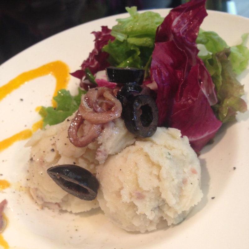 アンチョビポテト(Gastro Pub Tadg's)