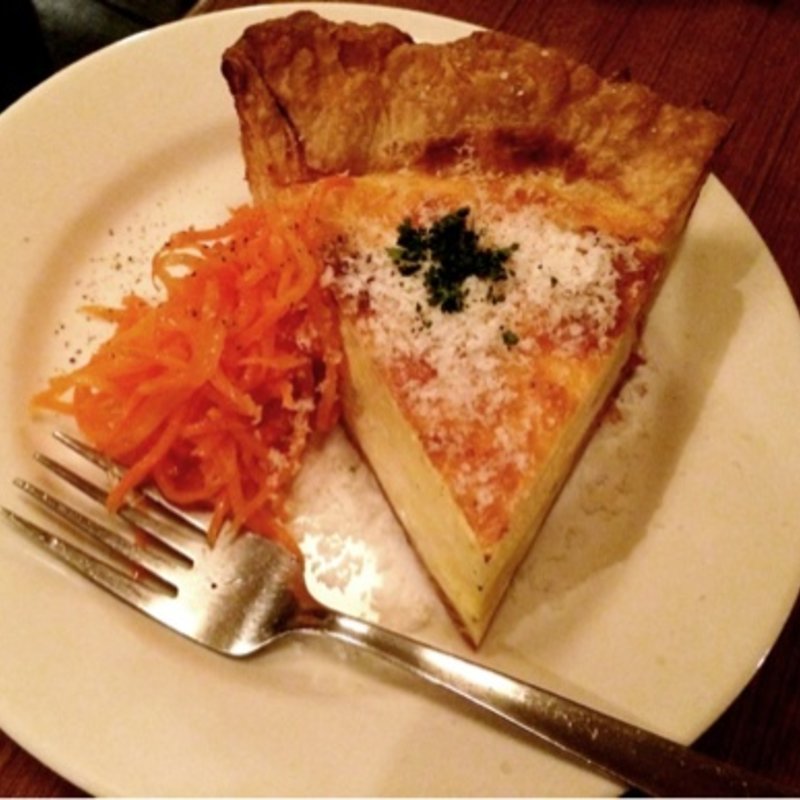 キッシュロレーヌ～ベーコンと玉ねぎのキッシュ～(サントラントヌフ CENT-TRENTE-NEUF)