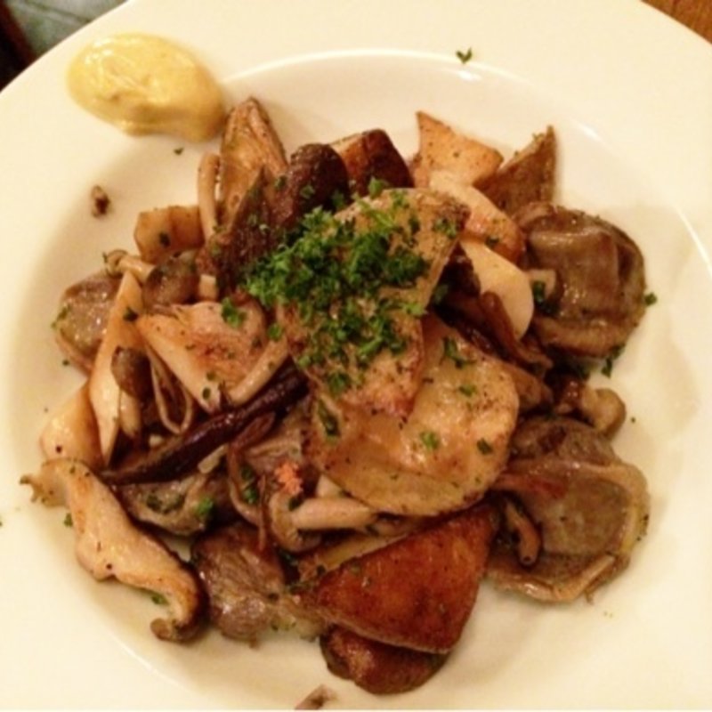 鶏砂肝のコンフィと木の子のソテー(サントラントヌフ CENT-TRENTE-NEUF)