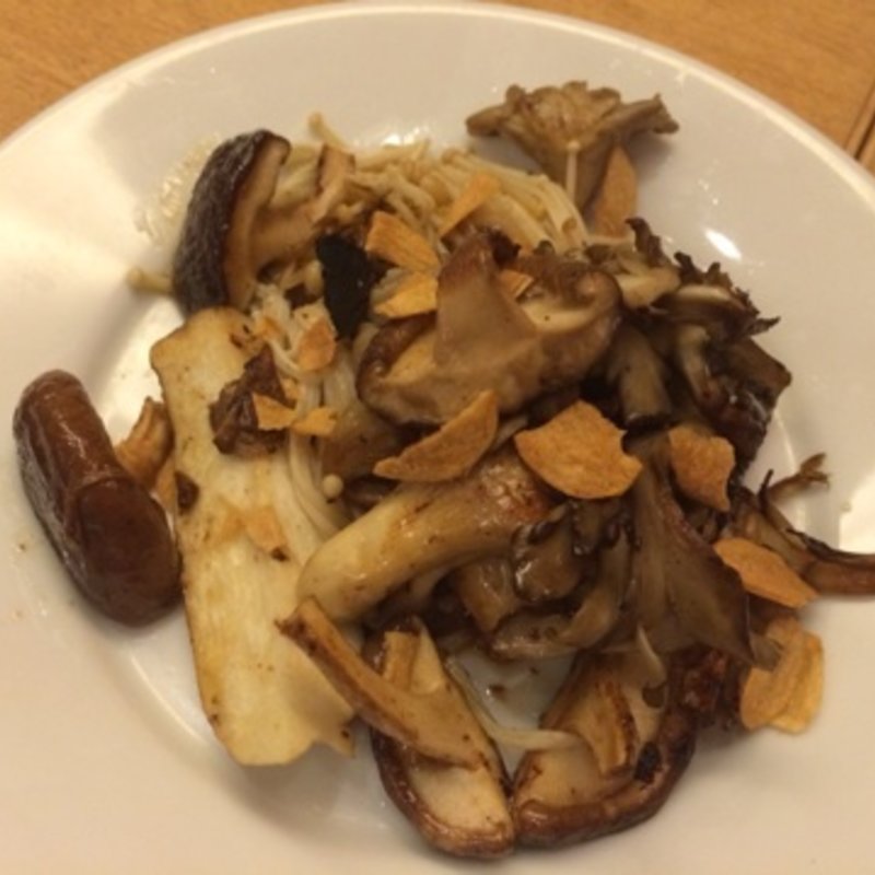 木の子のバターソテー(ばいこうけん )