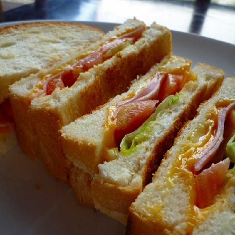 ハムとチーズのトーストサンドセット(喫茶シララ （【旧店名】喫茶 テラマチ）)