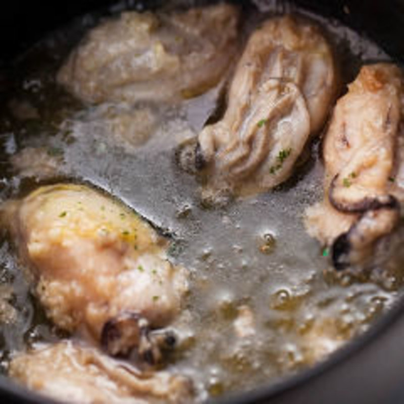 広島産大粒牡蠣のアヒージョ(Italian Dining Vittoria 北千住店 （イタリアン ダイニング ヴィットリア）)